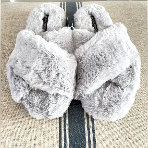 Banana Republic Shoes - NEW! Banana Republic fuzzy faux fur open toe slippers size 5/6 small